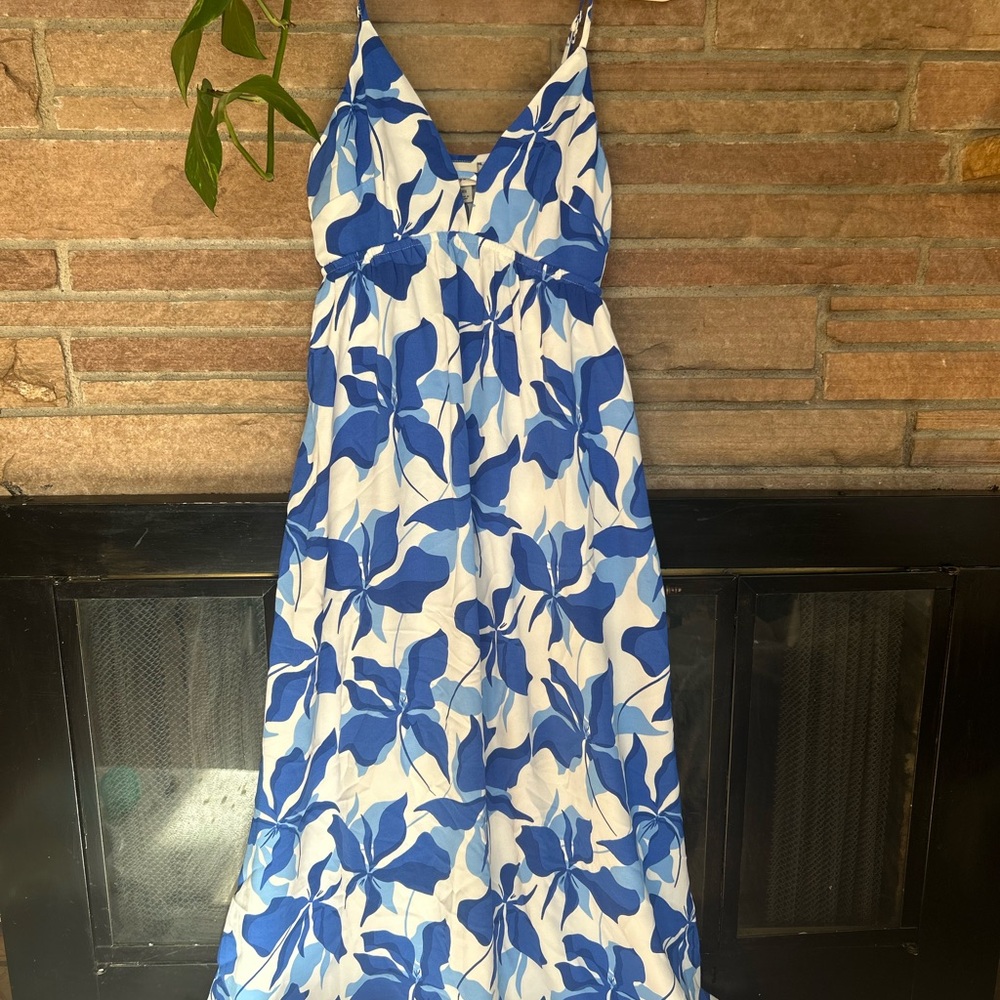 a new day Blue and White Leaf Print Maxi Dress